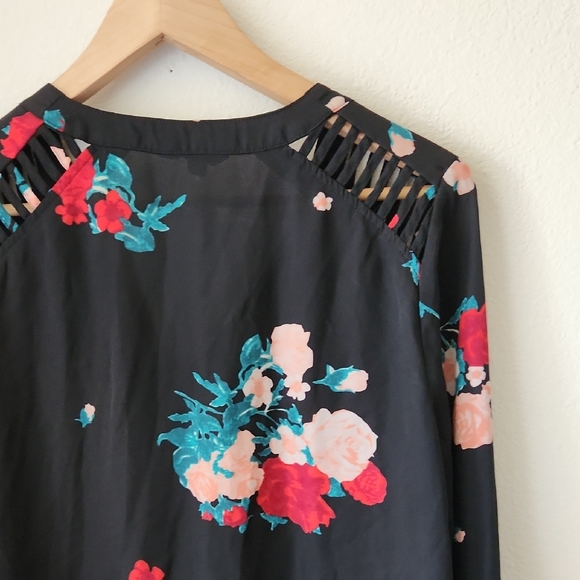 Candie's Black Floral Blouse Long Sleeve 1/4 Zip Front Slots on Shoulder  Sz L - Picture 8 of 15